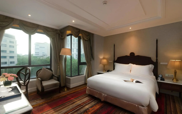 The Lapis Hotel