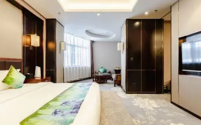 Asia Europe Hotel (Lan Da Er Yuan Branch, Xiguan Metro Station)