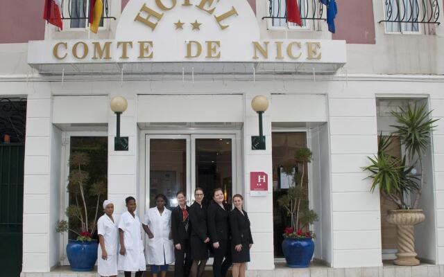 Отель Hôtel Comte de Nice вид на фасад