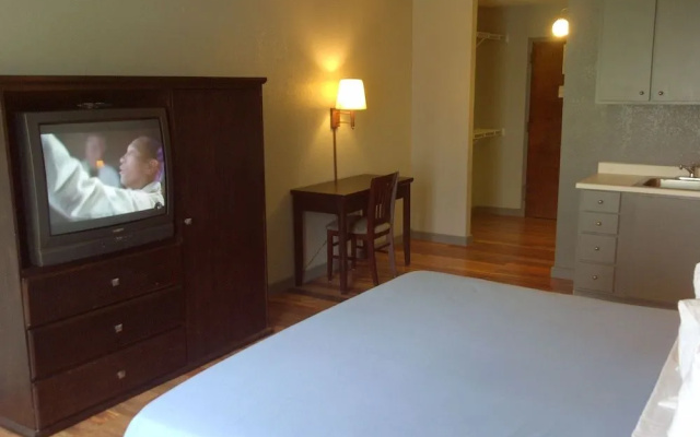 Country Hearth Inn & Suites