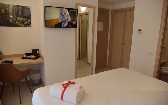 Floris Hotel
