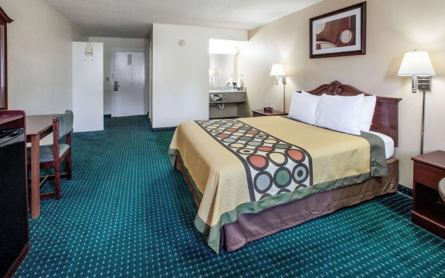 Super 8 by Wyndham Clinton