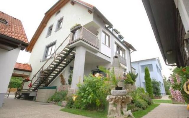 Отель Pension Haus Sanz вид на фасад