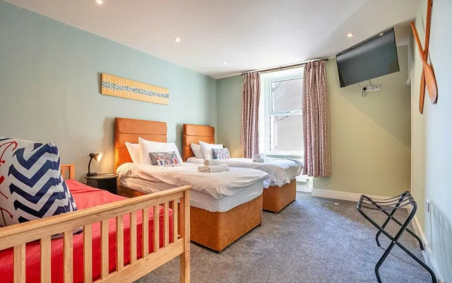 Apartment in Beaumaris With Sea Views