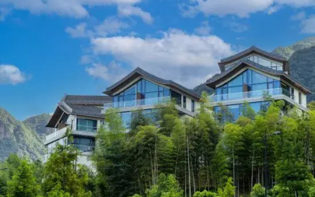 Banshanyinzhu Panda Hotel
