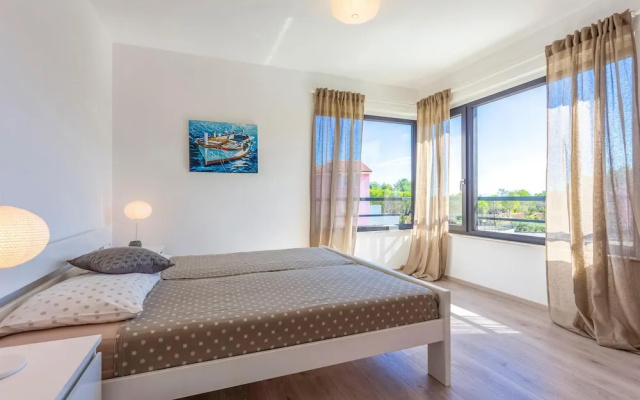 Beautiful Home in Premantura With Wifi and 4 Bedrooms