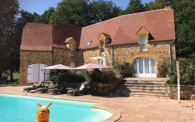 Luxury Secluded Chateau With Pool and hot tub
