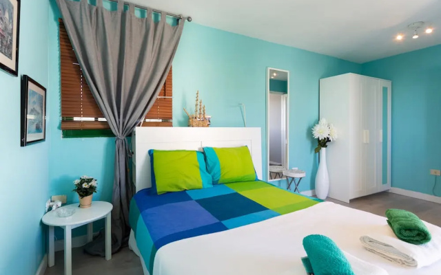 HomeLike Stunning Sea Front House with Wifi