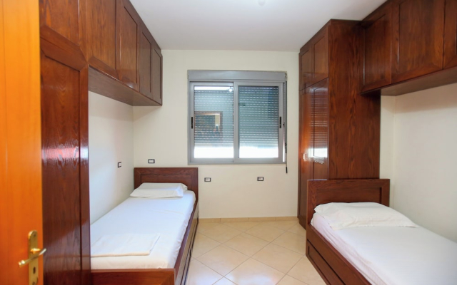 Holiday 2-bed Apartment Seaview