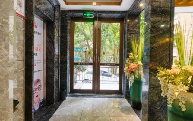 Linmanni Hotel (City Center Plaza)