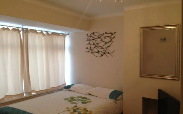 Apple House Guesthouse Heathrow Airport