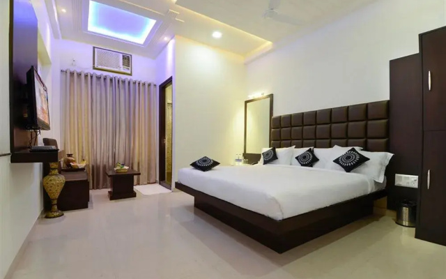 OYO 1493 Hotel Madhushrie