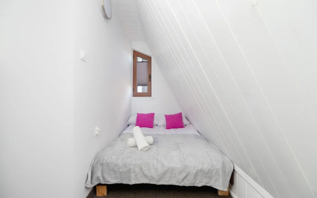 Rural Two-bedroom Apartment by Renters