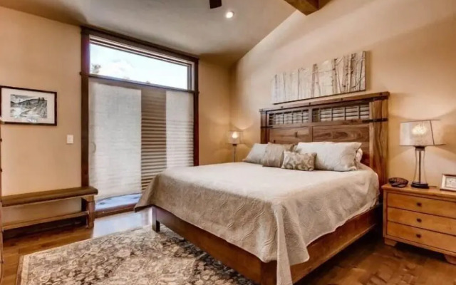 Spacious 4 Bedroom Townhome in River Run Village Within Walking Distance to Gondola and Restaurants
