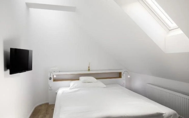 Hotel 100