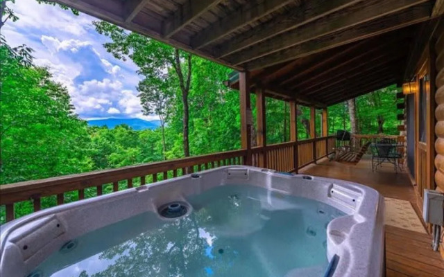 Breezy Mountain View-hot tub and Fishing