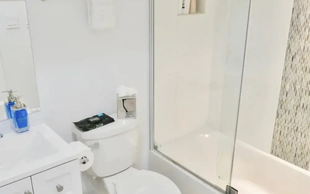 Stylish & Modern Apt Shaw Pking!