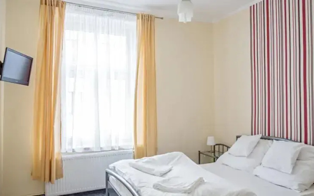 Lew Hostel