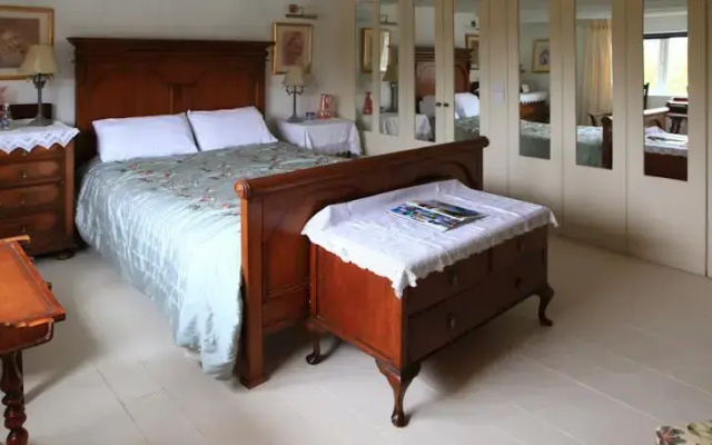Danny Minnies Country House