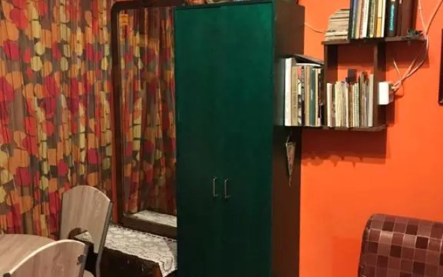 Cozy condo for up to 3 travellers, with kitchen and bath