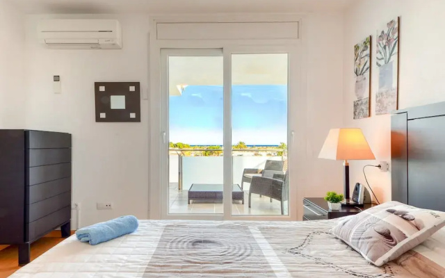 Apartment in Roses Near Santa Margarita Beach