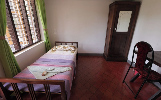 Taaraa Loca - Yoga Spiritual n Dorms