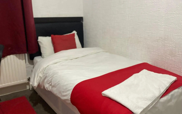 OYO Saji Hotel