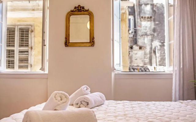 Downtown Apt at Filellinon