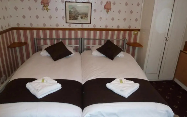 Lakes Lodge