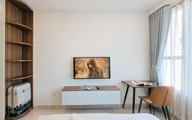 REM Rivergate Garden Pool Signature Apartments