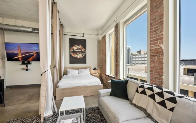 3 Bedroom Unit in Downtown Dallas with Pool & Gym