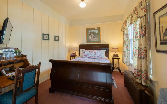 Beaconsfield Inn