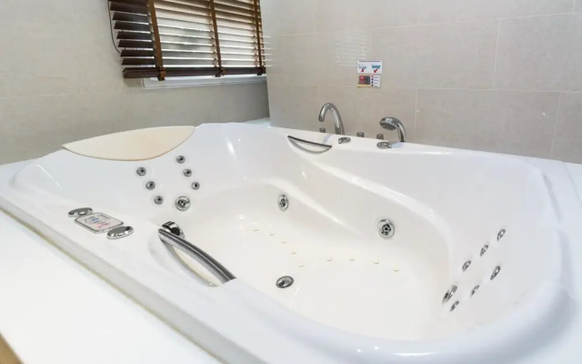Privilege12 - Seaview 3 Bedroom Luxury Apartment on Kalim bay