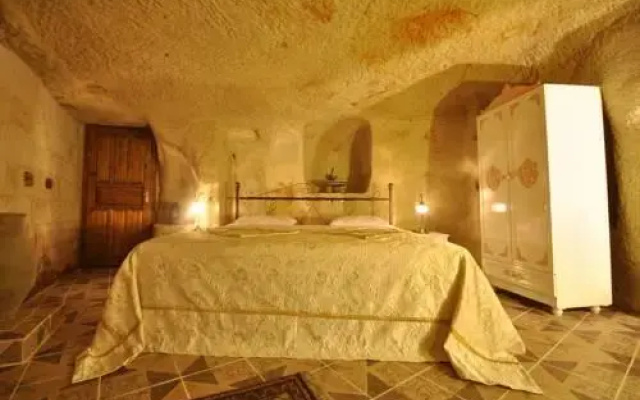 Sinasos History Cave Hotel