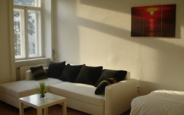 Апартаменты Vienna-apartment-one Halbgasse Вена комната для гостей