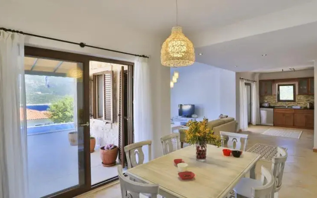 Livia Villa 2