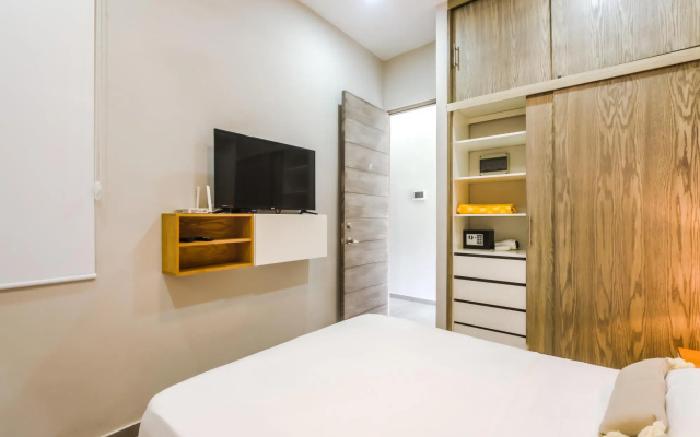 1BR Luxury apartment 5 minutes from the beach!