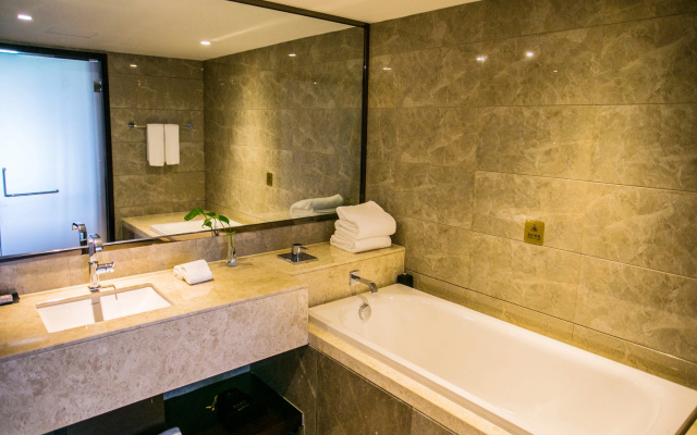 Wushan Pleasure Hotel