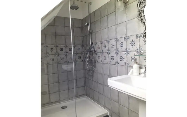 Chic Villa in La Chapelle-blanche-saint-martin With Jacuzzi