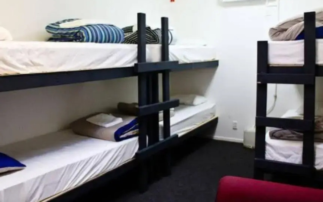 Eagles Nest Backpackers