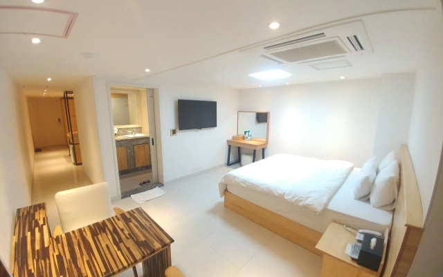 I.Y Hotel