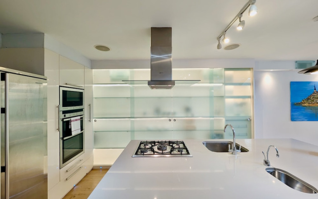 Stunning 4 Bedroom House in Old Windsor