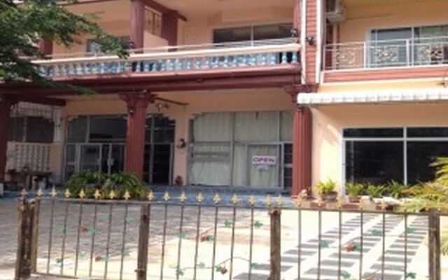 Апартаменты Apartment Wanida Room For Rent Паттайя вид на фасад