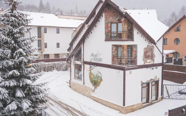 Monti Chalet