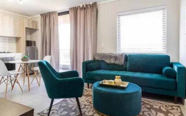 Blou Inn - Century City