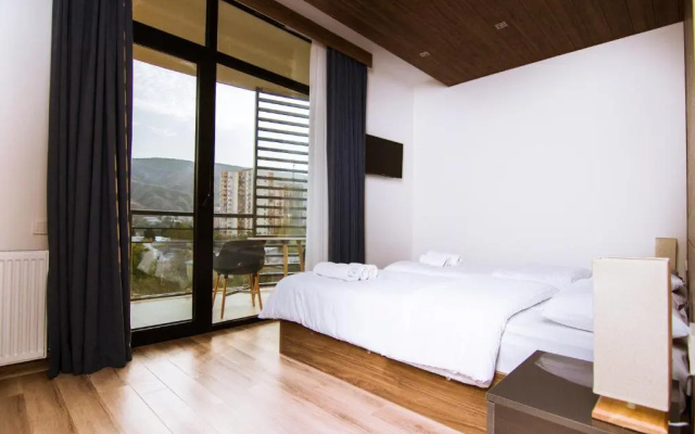Standard Double room (full double bed) · Victoria Inn Tbilisi Hotel — photo 3