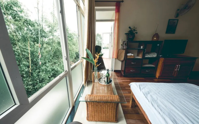 Hillside Homestay Hue - Triple Room top Apartment