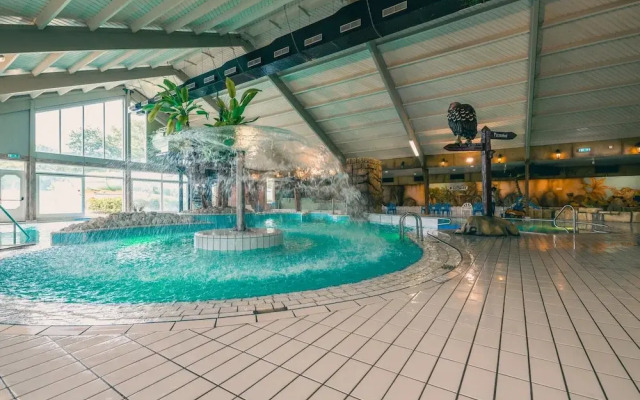 Modern Chalet Only 2 km of the Efteling