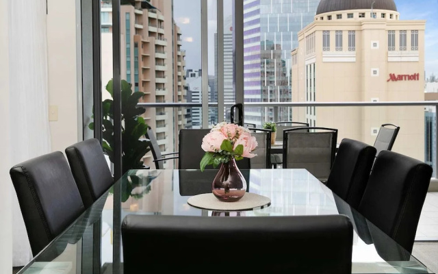 Exec Family Suite w River Views