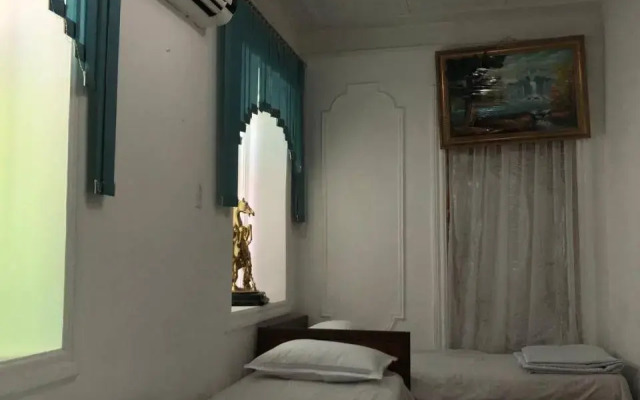 Khan Rooms